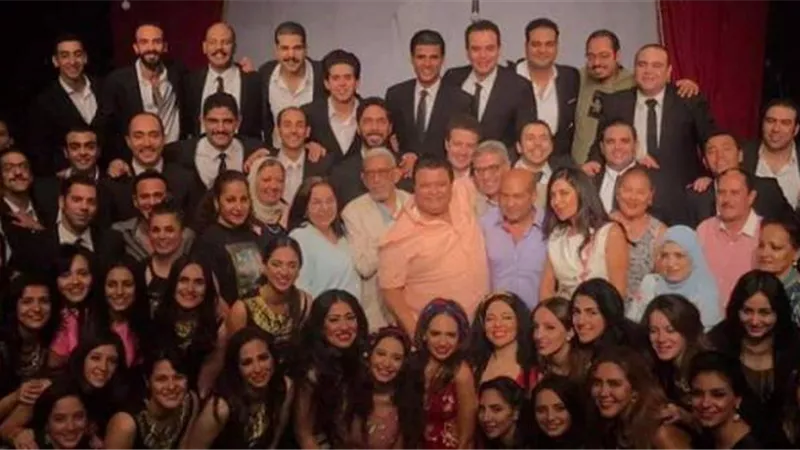 (سينما مصر) عرض مسرحي يضعنا أمام عتبات البهجة لنصعد