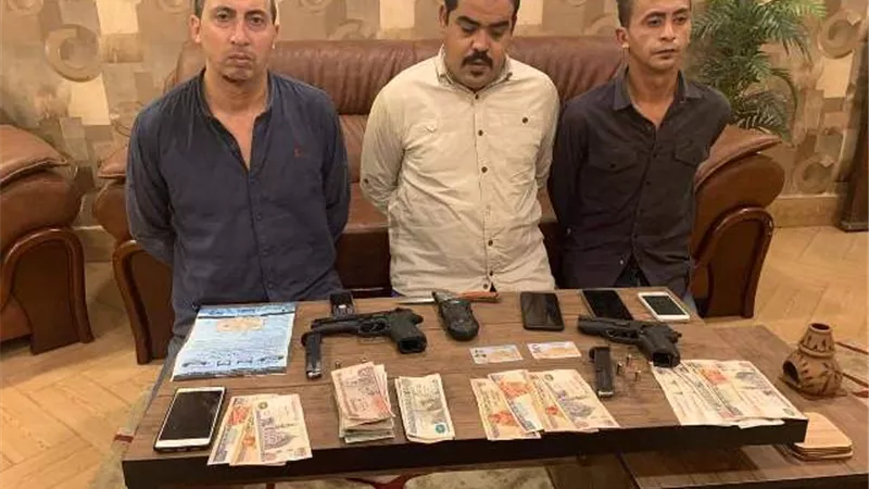 سقوط تشكيل عصابى ينتحل صفة ضباط شرطة لسرقة المواطنيين بالمرج