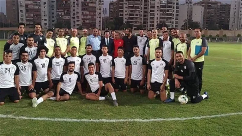 وزير الشباب يساند المنتخب الأوليمبي قبل مواجهتي السعودية