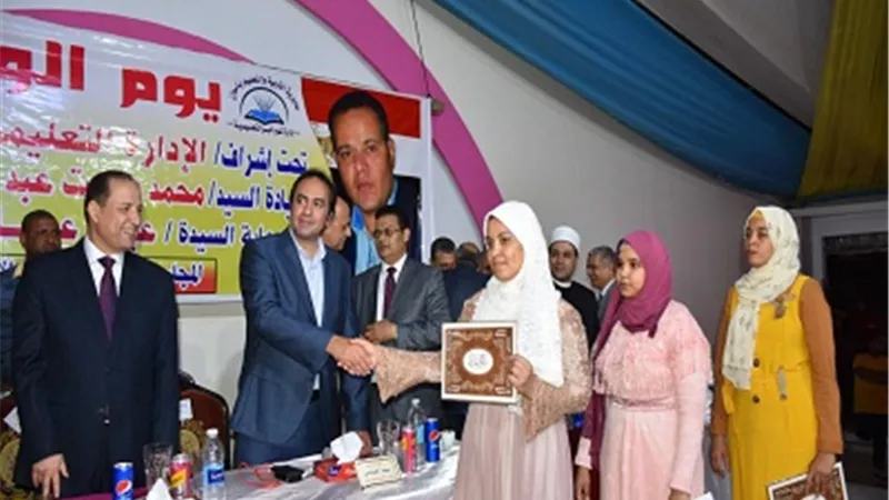 نائب محافظ أسوان يشهد حفل تكريم المعلمين المتميزين وأوائل الطلبة بمركز كوم أمبو