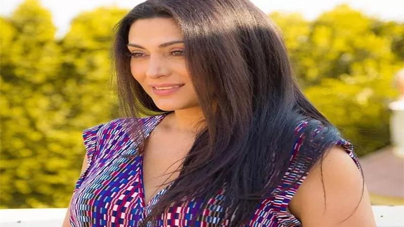 مايا نصري تصل القاهرة من أجل 