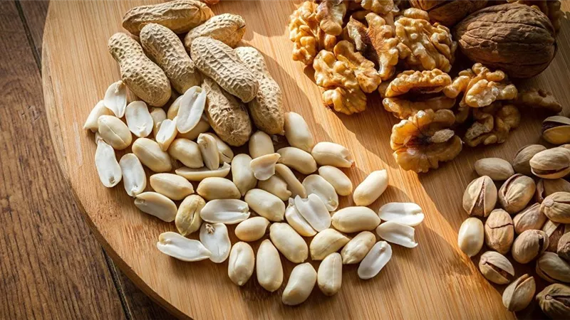 المكسرات تحمي القلب وتمنع الجلطات