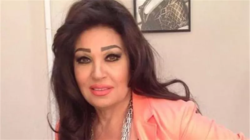 صورة لفيفى عبده تثير الجدل على حمام السباحة
