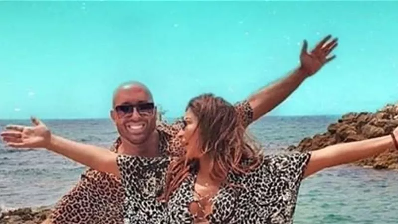 اليسا فى استجمام مع البحر بالتايجر