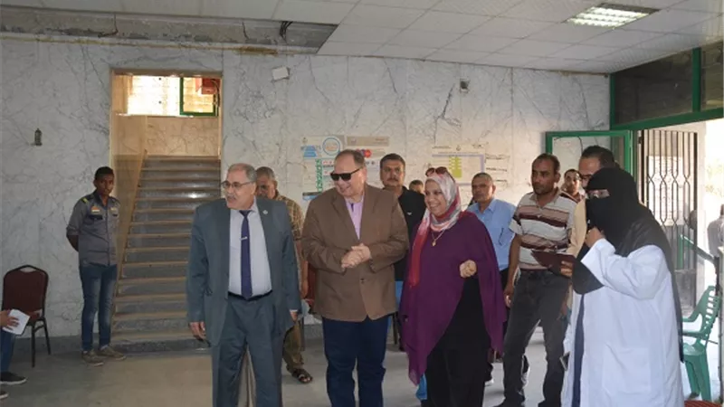 متابعة الكشف الطبى على طلاب جامعة الفيوم الجدد