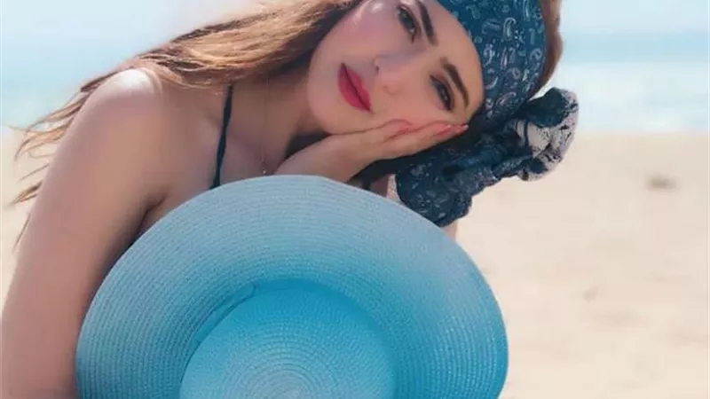 بلون البحر.. ميرنا جميل تتألق في احدث اطلالتها