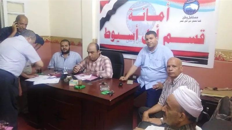 أمانة اول أسيوط تنظم منافذ لبيع الادوات المدرسية باسعار مخفضة