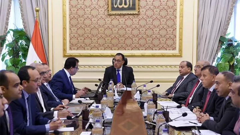 رئيس جامعة بني سويف يستعرض جهود المستشفى الجامعي خلال اجتماع رئيس الوزراء