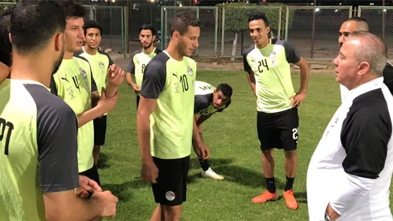 شوقي غريب يكشف موقف محمود ونيدفيد من المشاركة في البطولة الأفريقية