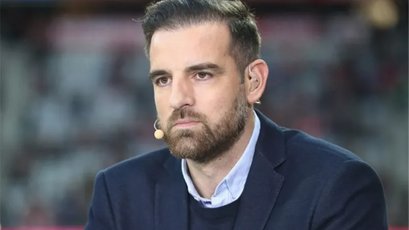 الشرطة تداهم منزل نجم ريال مدريد السابق لنشره مواد إباحية عن الأطفال