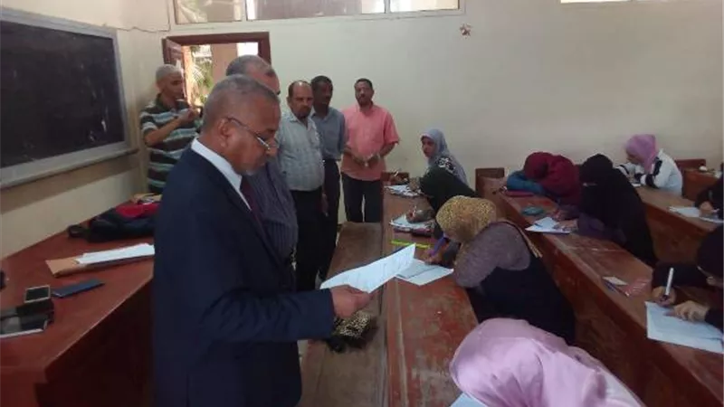 أسيوط: نائب رئيس جامعة الأزهر يتفقد امتحانات التصفية بكلية البنات الإسلامية