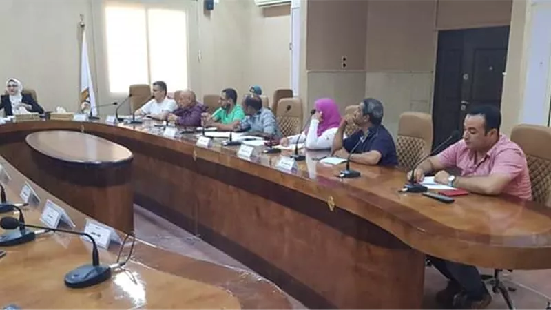 نائب محافظ الوادى الجديد تناقش خطة توزيع المهام استعداداً لمهرجان التمور. صور