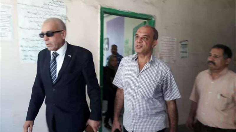 وكيل تعليم القليوبية يستبعد مدير مدرسة بقليوب ويحيل العاملين بها للتحقيق