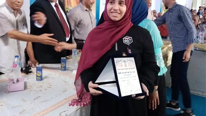 تكريم أوائل الشهادات والمتميزين فى الانشطة بالاسماعيلية