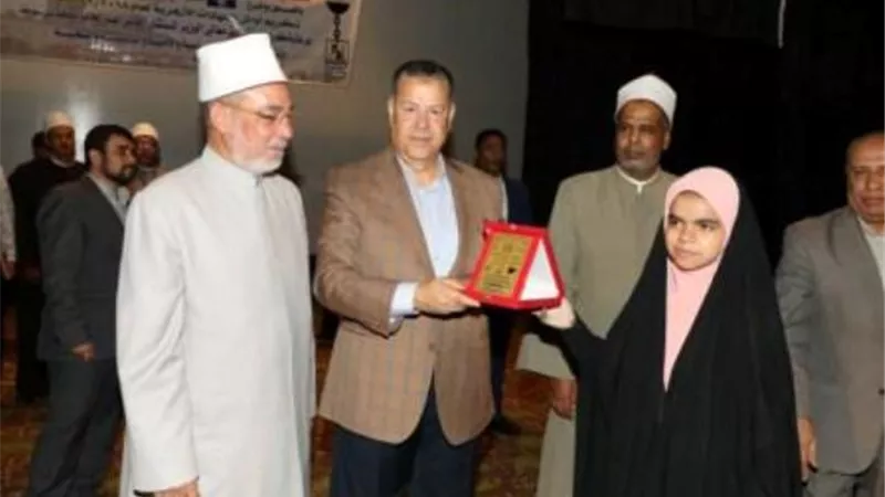 بالأسماء ... محافظ بني سويف يكرم 54 من أوائل الشهادات الأزهرية