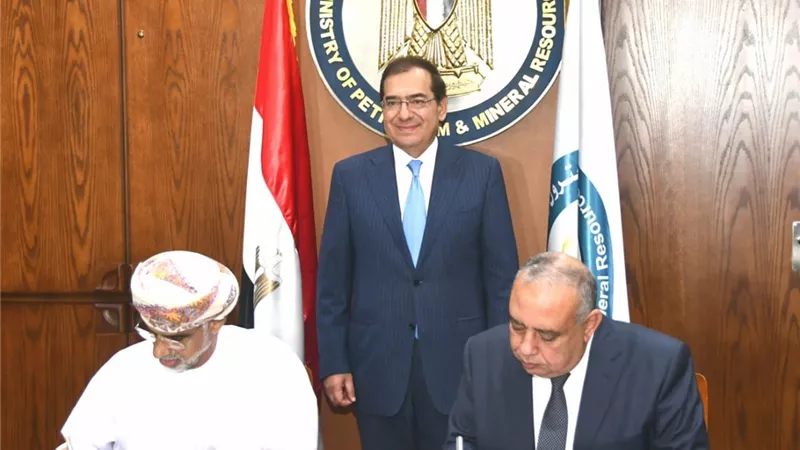 الملا يشهد توقيع مذكرة تفاهم فى مجال البترول والغاز مع سلطنة عمان