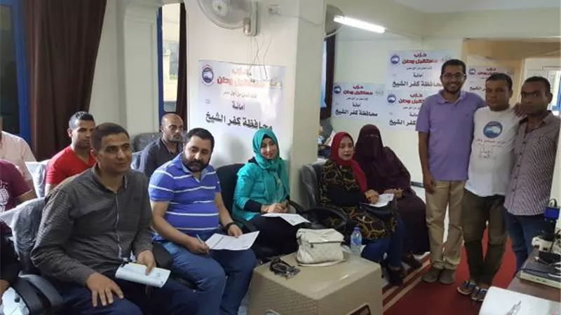 مستقبل وطن يدرب شباب كفر الشيخ على صيانة المحمول ..صور