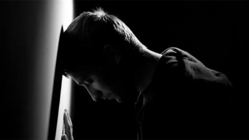 طبيب نفسي يحذر من آثار الاكتئاب