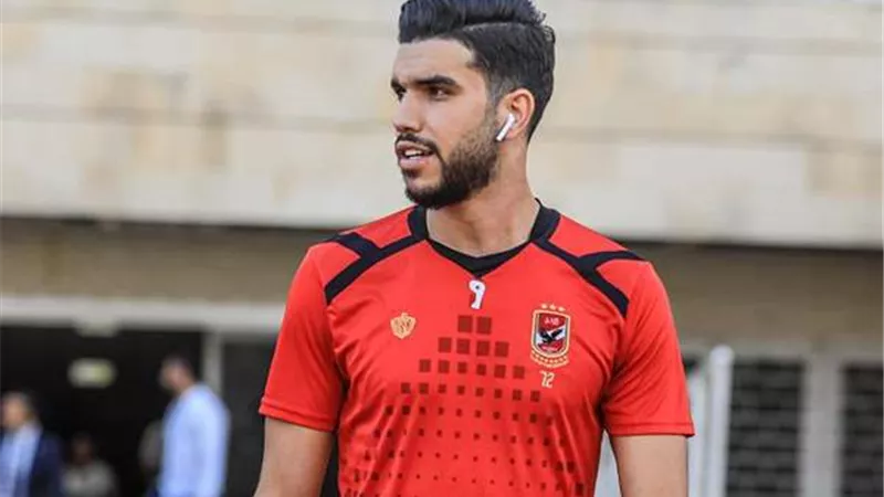 أزارو يستغل التوقف الدولي للبحث عن عرض خارجي