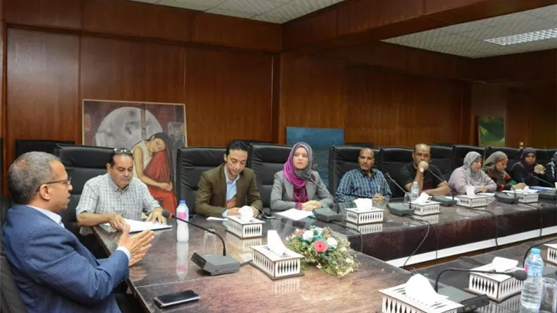 رئيس جامعة الأقصر يوجه برعاية الشباب وتوفير سبل الراحة لهم