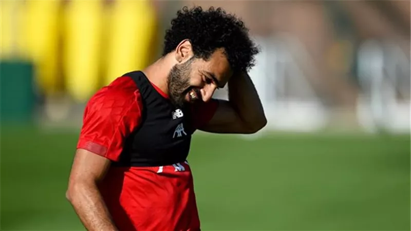صورة محمد صلاح مع زوجة مسئول كبير فى برشلونة تثير الجدل