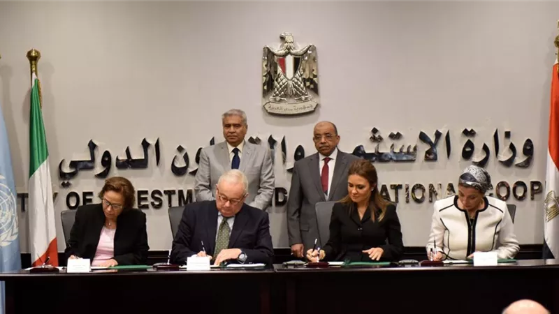 مصر وإيطاليا توقعان اتفاقية مشروع إدارة المخلفات الصلبة في المنيا