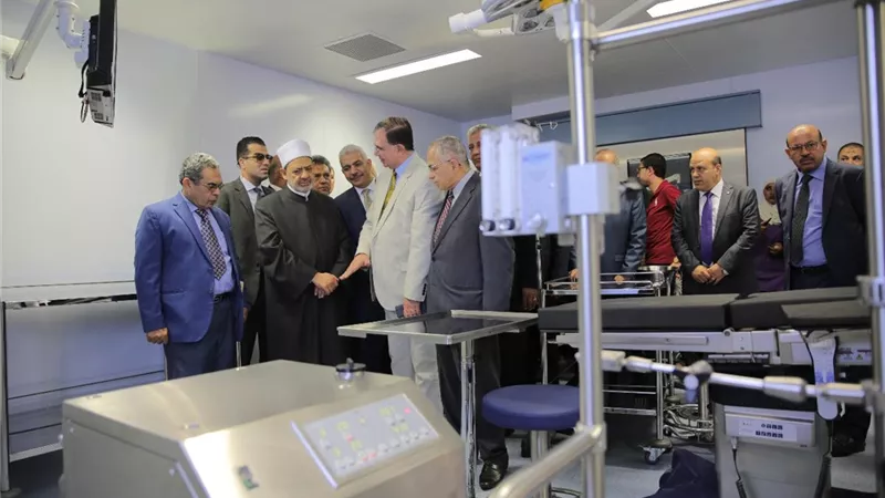 شيخ الأزهر يتفقد مستشفى باب الشعرية الجامعي ويفتتح قسم جراحة القلب
