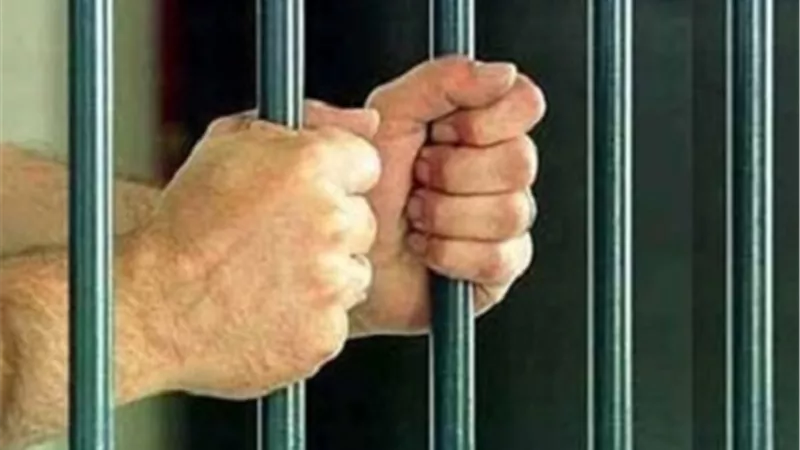 حاميها حراميها .. ضبط فرد أمن بمستشفى وبحوزته شهادات طبية مزورة