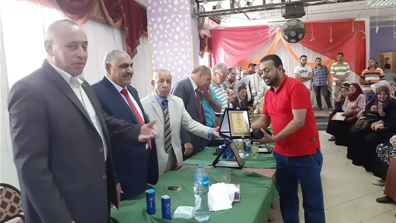 ١٧٠ معلما مثاليا بالفشن