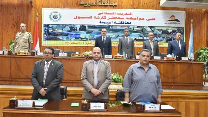 محافظ أسيوط يترأس اجتماع خطة مواجهة الأزمات ..صور