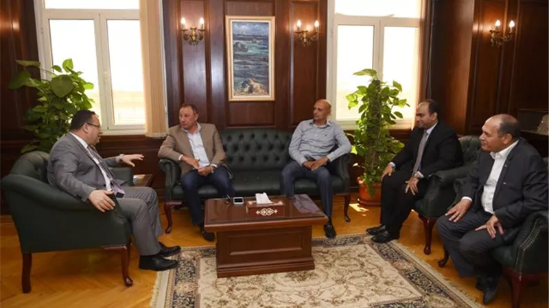 الخطيب يبحث مع محافظ الإسكندرية إنشاء فرع جديد للأهلي