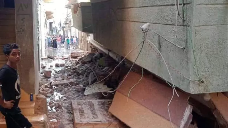 الارض تبتلع منزل بالدقهلية .. اصابة سيدتين والحماية المدنية تبحث عن اخرين