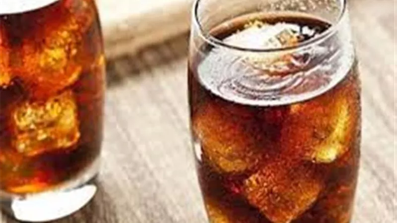 تناول كوبين من المشروبات الغازية يهددك بالوفاة المبكرة