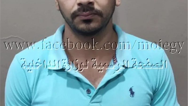 ضبط شخص يروج لبيع وشراء قطع أثرية عبر 