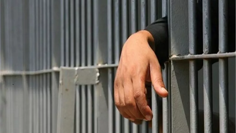 الحبس مدى الحياة لمعلم تحرش بتلميذه في الكويت