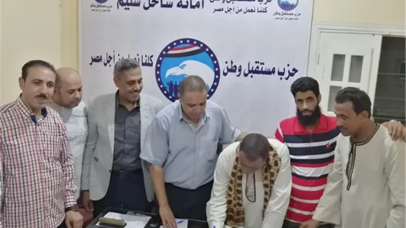 توزيع شنط على الطلاب الايتام والالتحام مع مشاكل المواطنين بالمركز