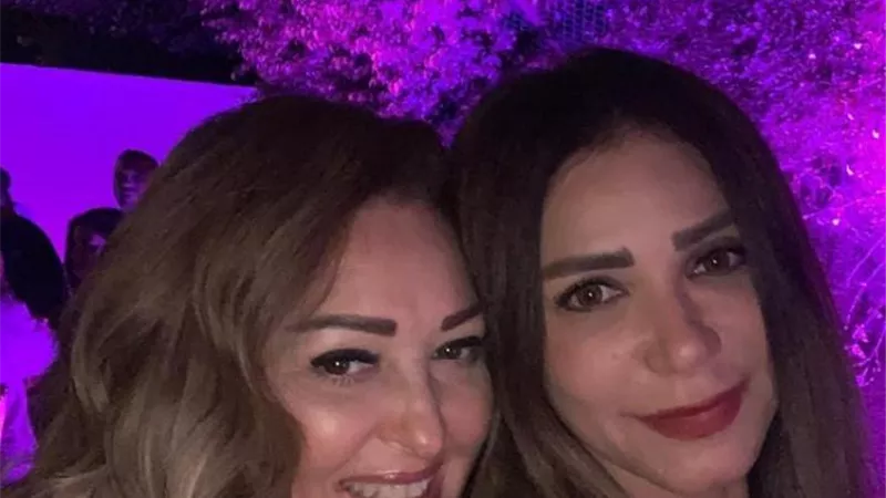 نهال عنبر تشعل انستجرام بصورة مع ايناس عز