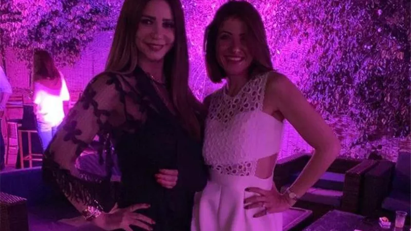 ايناس عز تشارك جمهورها صورة جديدة بصحبة هيدى كرم