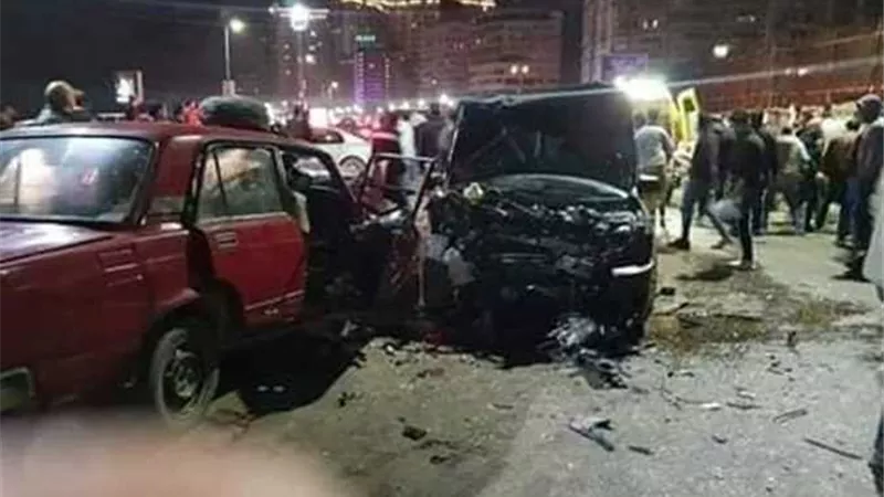 مصرع إصابة 4 بعد تصادم سيارتين أثناء 