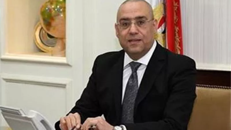 خلال ساعات.. وزير الإسكان يتفقد بعض المشروعات الحيوية بسوهاج