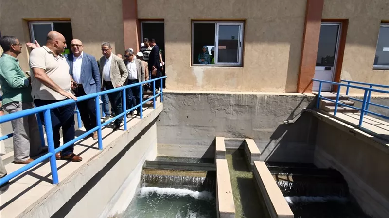 وزير الإسكان ومحافظ سوهاج يتفقدان محطة صرف صحى المنشأة وأولاد حمزة