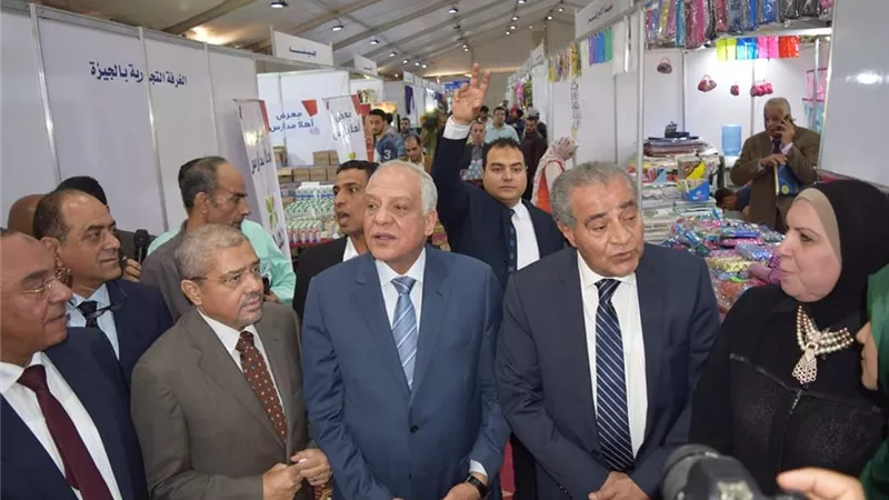 وزيرالتموين ومحافظ الجيزة يفتتحان معرض الغرفة التجارية لاستقبال المدارس