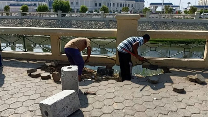 إصلاح هبوط ارضي بطريق نمرة 6 في الإسماعيلية ..صور