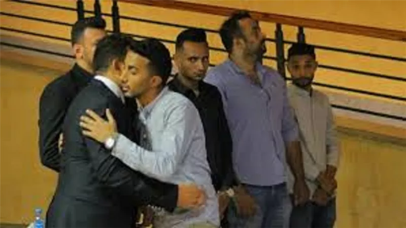 عمرو مصطفى فى مقدمة النجوم فى عزاء والد الشاعر تامر حسين
