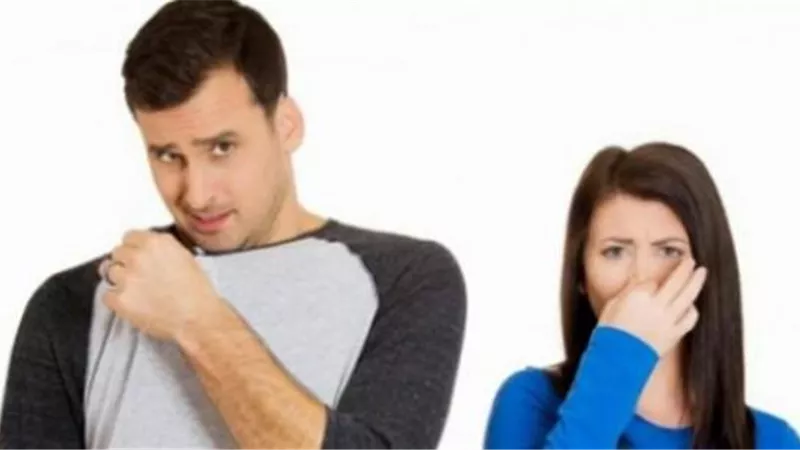 ما هي الأطعمة التي تسبب رائحة جسم كريهة