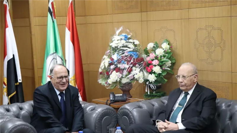 وزير العدل يهنئ رئيس هيئة قضايا الدولة الجديد