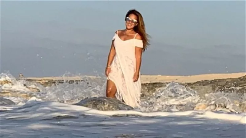 بمايوه أبيض .. شيري عادل تشعل السوشيال ميديا .. صور