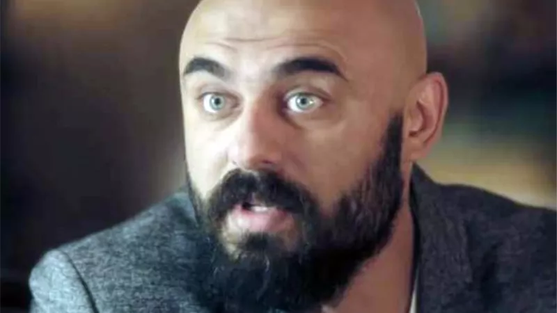 احمد حسنى يوجه رسالة جمهور الزمالك وبيراميدز
