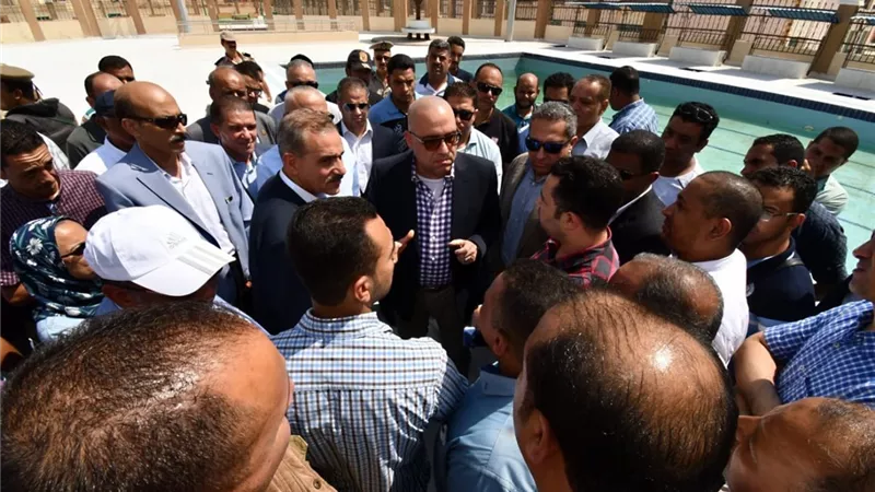 وزير الإسكان ومحافظ أسيوط يتفقدان المشروعات المختلفة بمدينة أسيوط الجديدة