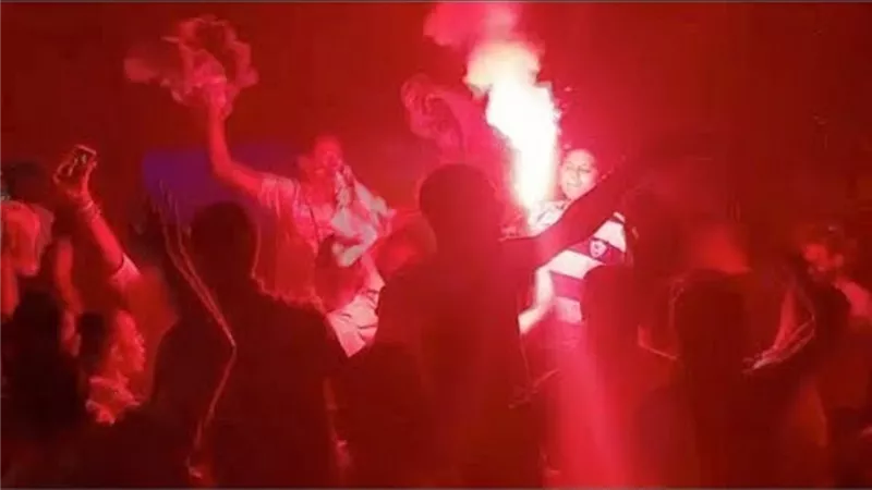 بعد فوز الزمالك بالكأس.. «ميت عقبة» تشتعل بالشماريخ والهتافات